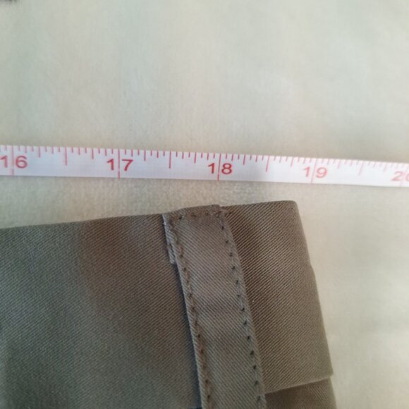 Izod Mens 38 Olive Green Pleated Front Shorts Bermuda 100% Polyester Golf - Picture 4 of 9